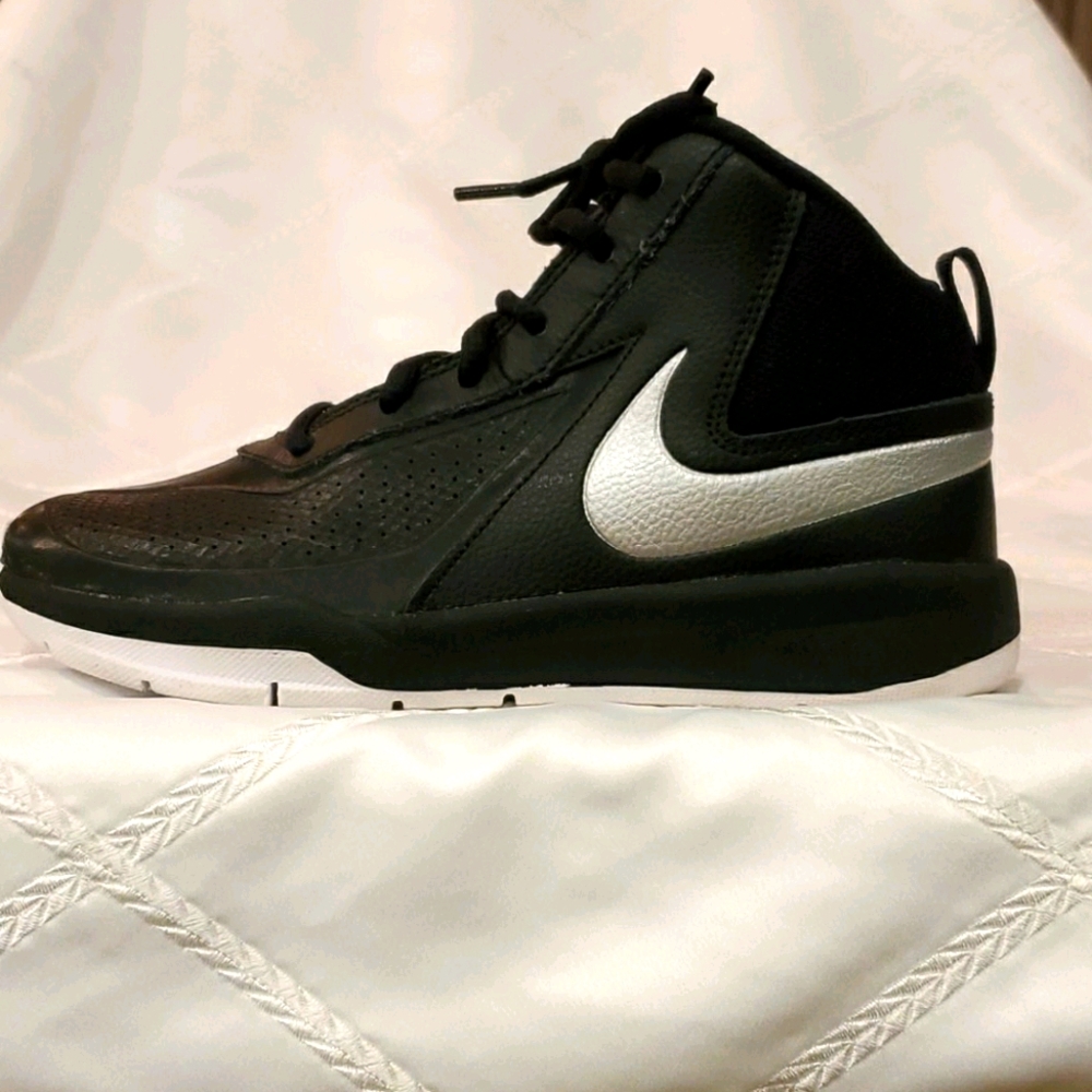 NWOT Nike Basketball shoes